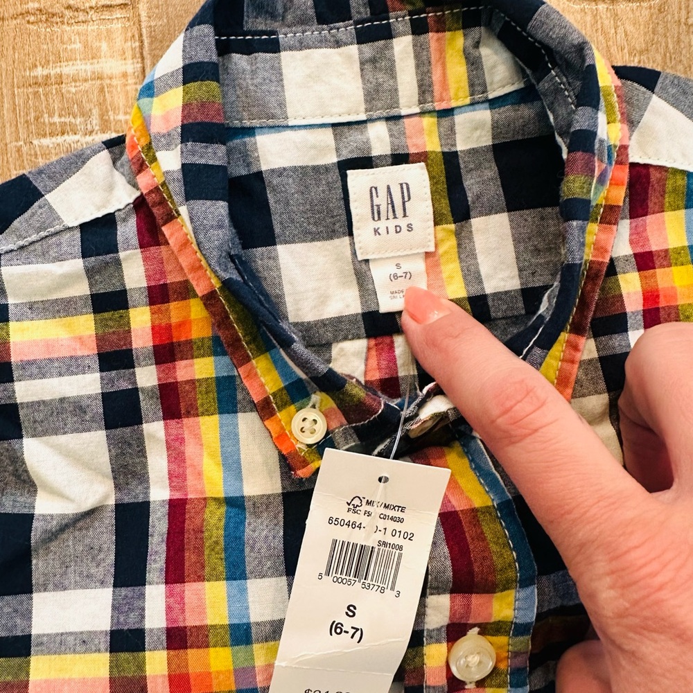 GAP Boys Multicolor Plaid Shirt, NWT - Picture 2 of 4